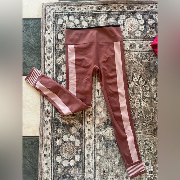 Compression Fabletics Leggings - Picture 1 of 2